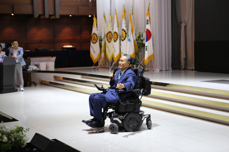 사진2. 대회사를 하는 김락환 중앙회장.JPG
