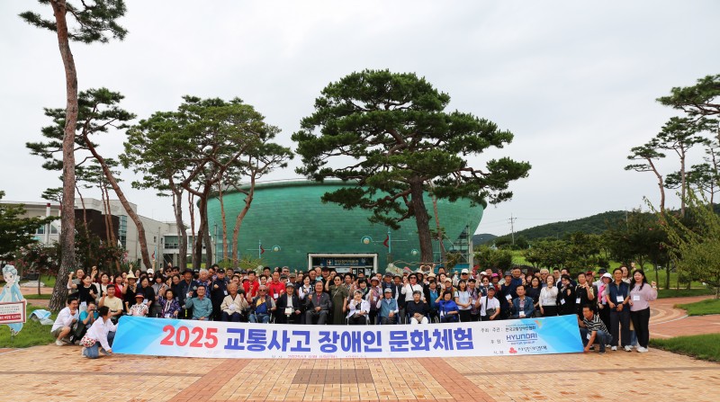 02. 청자박물관 단체사진.JPG